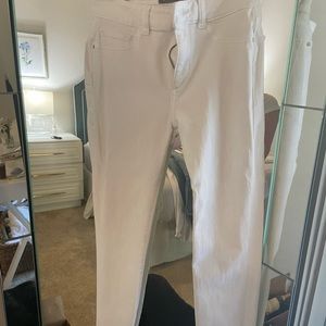 DL 1961 skinny white “instasculpt” jeans